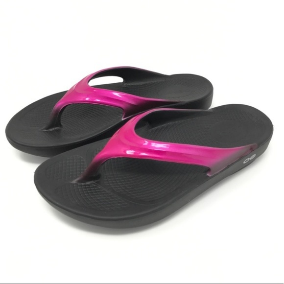 oofos women's flip flops